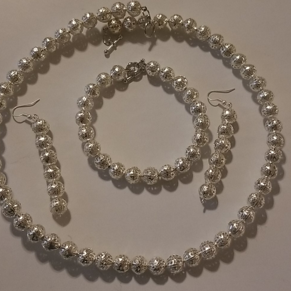 Handcraft necklace bracelet and earring set - Picture 2 of 5